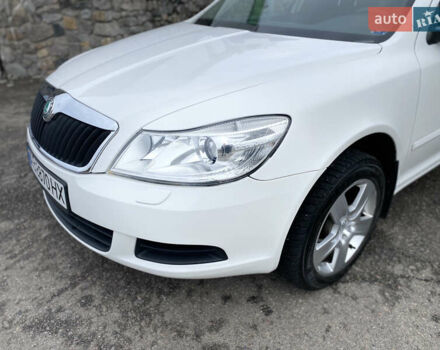 Белый Шкода Октавия, объемом двигателя 1.6 л и пробегом 239 тыс. км за 8650 $, фото 2 на Automoto.ua