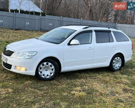 Білий Шкода Октавія, об'ємом двигуна 1.6 л та пробігом 257 тис. км за 7999 $, фото 6 на Automoto.ua