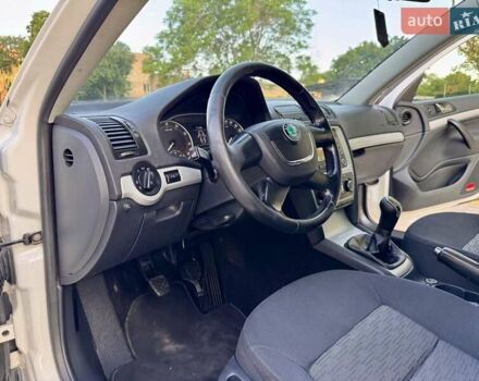 Белый Шкода Октавия, объемом двигателя 1.2 л и пробегом 167 тыс. км за 6999 $, фото 54 на Automoto.ua