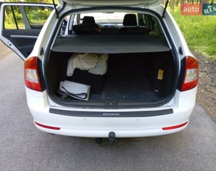 Шкода Октавия 2012 в Ирпене на Automoto.ua Белый Шкода Октавия, объемом двигателя 1.6 л и пробегом 245 тыс. км за 9000 $, фото 12 на Automoto.ua