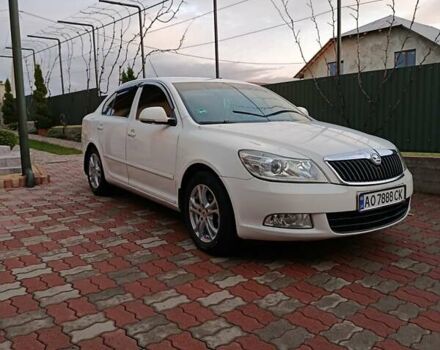 Шкода Октавия 2012 в Иршава на Automoto.ua Белый Шкода Октавия, объемом двигателя 1.6 л и пробегом 201 тыс. км за 8350 $, фото 3 на Automoto.ua