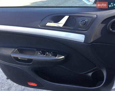 Білий Шкода Октавія, об'ємом двигуна 1.6 л та пробігом 282 тис. км за 7200 $, фото 7 на Automoto.ua