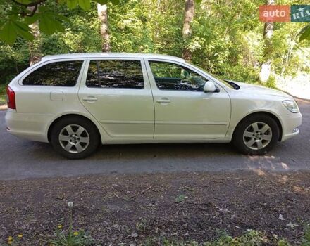 Шкода Октавия 2012 в Ирпене на Automoto.ua Белый Шкода Октавия, объемом двигателя 1.6 л и пробегом 245 тыс. км за 9000 $, фото 2 на Automoto.ua