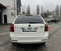 Білий Шкода Октавія, об'ємом двигуна 2 л та пробігом 362 тис. км за 8888 $, фото 7 на Automoto.ua