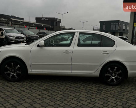 Белый Шкода Октавия, объемом двигателя 1.6 л и пробегом 260 тыс. км за 8800 $, фото 3 на Automoto.ua
