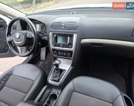 Білий Шкода Октавія, об'ємом двигуна 1.6 л та пробігом 239 тис. км за 9200 $, фото 14 на Automoto.ua
