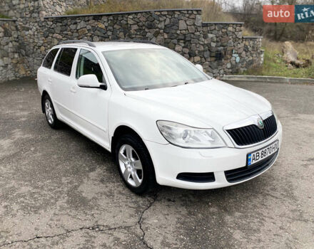 Белый Шкода Октавия, объемом двигателя 1.6 л и пробегом 239 тыс. км за 8650 $, фото 4 на Automoto.ua