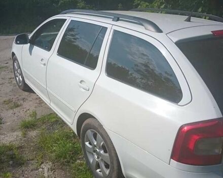 Белый Шкода Октавия, объемом двигателя 1.6 л и пробегом 335 тыс. км за 8000 $, фото 2 на Automoto.ua