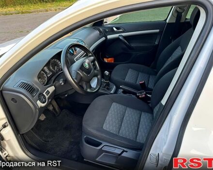 Білий Шкода Октавія, об'ємом двигуна 1.8 л та пробігом 247 тис. км за 7300 $, фото 7 на Automoto.ua