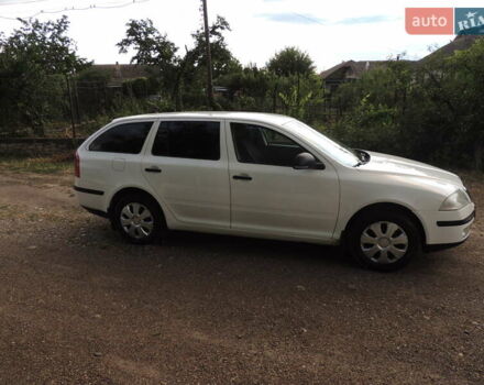 Белый Шкода Октавия, объемом двигателя 1.6 л и пробегом 200 тыс. км за 6500 $, фото 3 на Automoto.ua