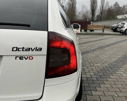 Білий Шкода Октавія, об'ємом двигуна 2 л та пробігом 362 тис. км за 8888 $, фото 12 на Automoto.ua