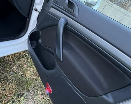 Білий Шкода Октавія, об'ємом двигуна 1.6 л та пробігом 257 тис. км за 7999 $, фото 27 на Automoto.ua