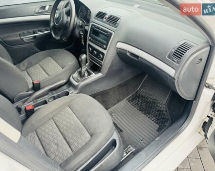 Белый Шкода Октавия, объемом двигателя 1.6 л и пробегом 280 тыс. км за 3400 $, фото 12 на Automoto.ua