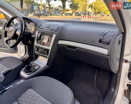 Белый Шкода Октавия, объемом двигателя 1.2 л и пробегом 167 тыс. км за 6999 $, фото 45 на Automoto.ua