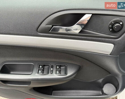 Белый Шкода Октавия, объемом двигателя 1.4 л и пробегом 231 тыс. км за 7000 $, фото 18 на Automoto.ua