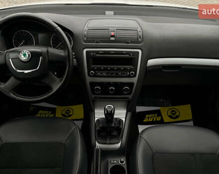 Белый Шкода Октавия, объемом двигателя 1.6 л и пробегом 260 тыс. км за 8800 $, фото 7 на Automoto.ua