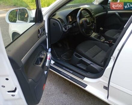 Шкода Октавия 2012 в Ирпене на Automoto.ua Белый Шкода Октавия, объемом двигателя 1.6 л и пробегом 245 тыс. км за 9000 $, фото 6 на Automoto.ua