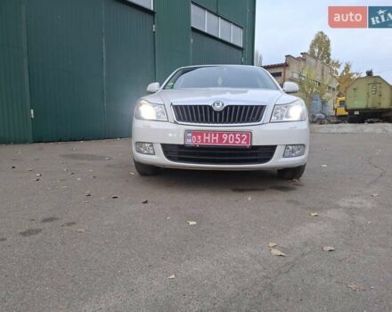 Білий Шкода Октавія, об'ємом двигуна 1.6 л та пробігом 239 тис. км за 9200 $, фото 1 на Automoto.ua