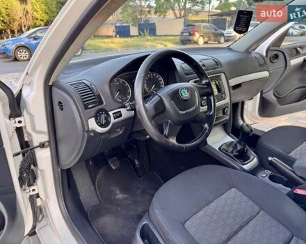 Белый Шкода Октавия, объемом двигателя 1.2 л и пробегом 167 тыс. км за 6999 $, фото 51 на Automoto.ua