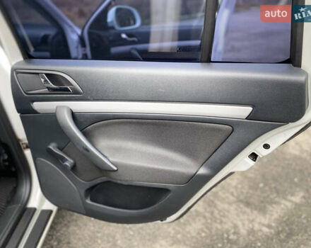 Белый Шкода Октавия, объемом двигателя 1.6 л и пробегом 239 тыс. км за 8650 $, фото 24 на Automoto.ua