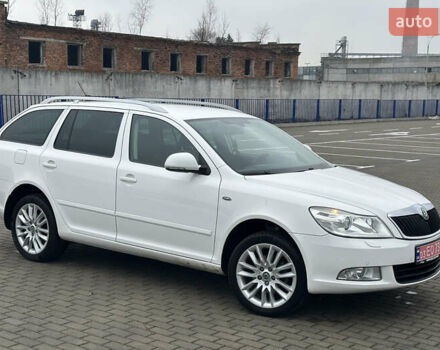 Белый Шкода Октавия, объемом двигателя 2 л и пробегом 239 тыс. км за 11900 $, фото 6 на Automoto.ua