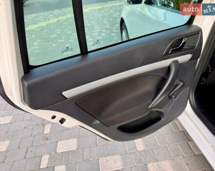 Белый Шкода Октавия, объемом двигателя 1.2 л и пробегом 167 тыс. км за 6999 $, фото 58 на Automoto.ua