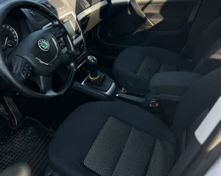 Белый Шкода Октавия, объемом двигателя 1.97 л и пробегом 280 тыс. км за 10000 $, фото 4 на Automoto.ua