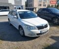 Белый Шкода Октавия, объемом двигателя 1.6 л и пробегом 310 тыс. км за 7647 $, фото 1 на Automoto.ua