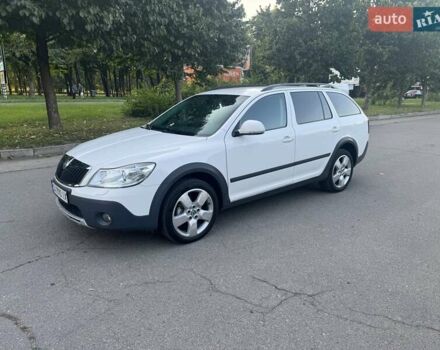 Белый Шкода Октавия, объемом двигателя 2 л и пробегом 261 тыс. км за 10300 $, фото 3 на Automoto.ua