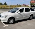 Белый Шкода Октавия, объемом двигателя 1.6 л и пробегом 223 тыс. км за 7500 $, фото 1 на Automoto.ua