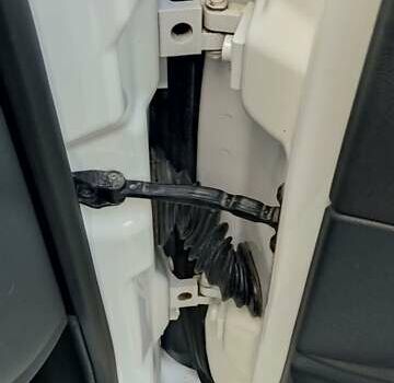 Белый Шкода Октавия, объемом двигателя 1.6 л и пробегом 374 тыс. км за 6900 $, фото 12 на Automoto.ua