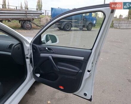 Білий Шкода Октавія, об'ємом двигуна 1.6 л та пробігом 239 тис. км за 9200 $, фото 29 на Automoto.ua