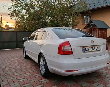 Шкода Октавия 2012 в Иршава на Automoto.ua Белый Шкода Октавия, объемом двигателя 1.6 л и пробегом 201 тыс. км за 8350 $, фото 4 на Automoto.ua