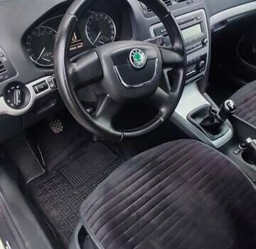 Шкода Октавия 2012 в Измаиле на Automoto.ua Белый Шкода Октавия, объемом двигателя 1.6 л и пробегом 252 тыс. км за 7600 $, фото 9 на Automoto.ua