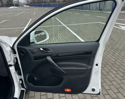 Белый Шкода Октавия, объемом двигателя 2 л и пробегом 239 тыс. км за 11900 $, фото 34 на Automoto.ua