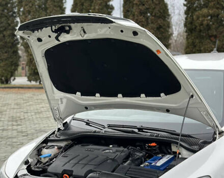 Белый Шкода Октавия, объемом двигателя 2 л и пробегом 237 тыс. км за 10999 $, фото 85 на Automoto.ua