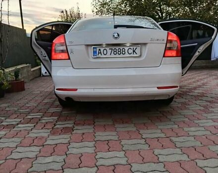 Шкода Октавия 2012 в Иршава на Automoto.ua Белый Шкода Октавия, объемом двигателя 1.6 л и пробегом 201 тыс. км за 8350 $, фото 7 на Automoto.ua