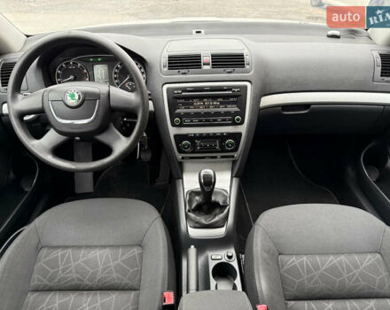 Белый Шкода Октавия, объемом двигателя 1.4 л и пробегом 231 тыс. км за 7000 $, фото 27 на Automoto.ua