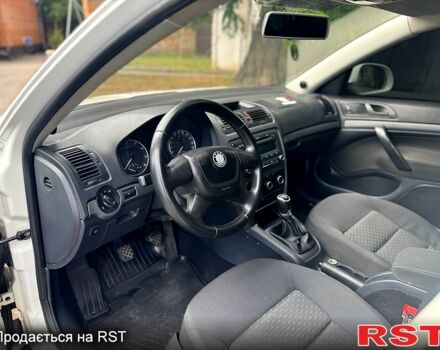 Белый Шкода Октавия, объемом двигателя 1.6 л и пробегом 270 тыс. км за 5999 $, фото 6 на Automoto.ua