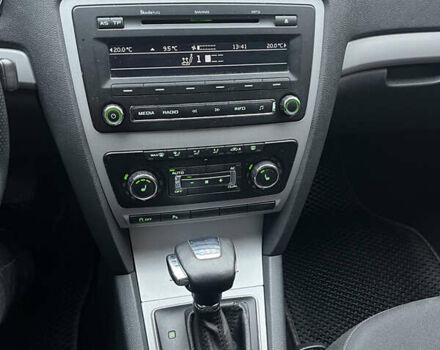 Білий Шкода Октавія, об'ємом двигуна 2 л та пробігом 362 тис. км за 8888 $, фото 18 на Automoto.ua