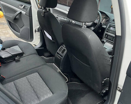 Білий Шкода Октавія, об'ємом двигуна 2 л та пробігом 362 тис. км за 8888 $, фото 21 на Automoto.ua