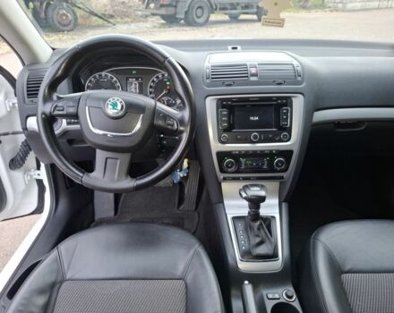 Белый Шкода Октавия, объемом двигателя 1.6 л и пробегом 240 тыс. км за 9200 $, фото 1 на Automoto.ua