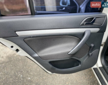 Белый Шкода Октавия, объемом двигателя 1.6 л и пробегом 239 тыс. км за 8650 $, фото 22 на Automoto.ua