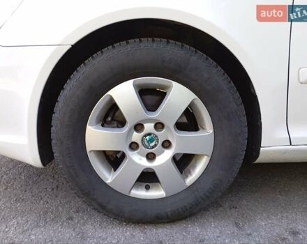 Шкода Октавия 2012 в Ирпене на Automoto.ua Белый Шкода Октавия, объемом двигателя 1.6 л и пробегом 245 тыс. км за 9000 $, фото 7 на Automoto.ua