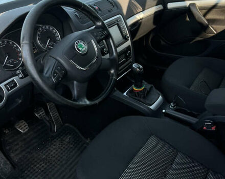 Белый Шкода Октавия, объемом двигателя 1.97 л и пробегом 280 тыс. км за 10000 $, фото 3 на Automoto.ua