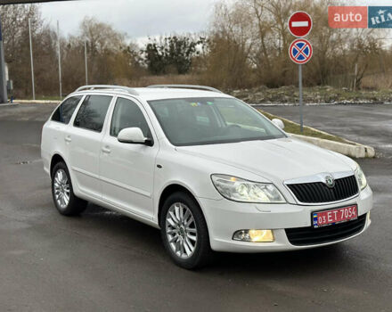 Белый Шкода Октавия, объемом двигателя 2 л и пробегом 217 тыс. км за 9999 $, фото 3 на Automoto.ua