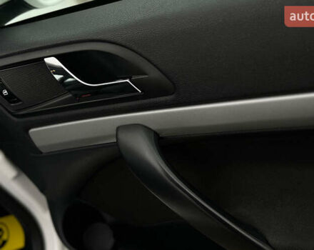 Белый Шкода Октавия, объемом двигателя 1.6 л и пробегом 260 тыс. км за 8800 $, фото 16 на Automoto.ua