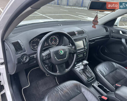 Белый Шкода Октавия, объемом двигателя 2 л и пробегом 239 тыс. км за 11900 $, фото 17 на Automoto.ua