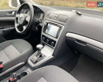 Белый Шкода Октавия, объемом двигателя 1.6 л и пробегом 239 тыс. км за 8650 $, фото 11 на Automoto.ua