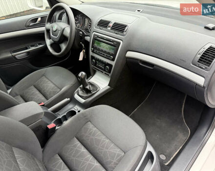 Белый Шкода Октавия, объемом двигателя 1.4 л и пробегом 231 тыс. км за 7000 $, фото 25 на Automoto.ua